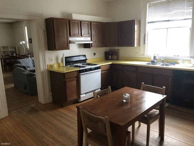 Foto del edificio - 3 br, 1 bath  - 420 S Division St 1