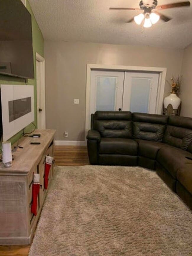 Building Photo - 1345 W 34th St