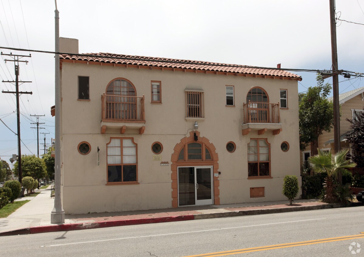 Foto del edificio - 1630 E Broadway
