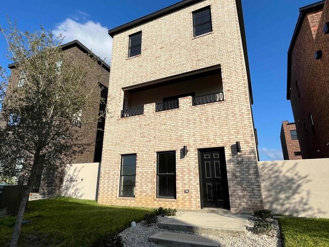 Building Photo - 210 Veracruz Dr