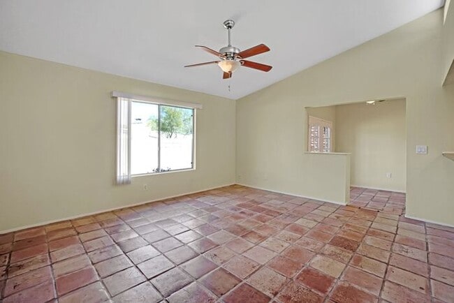 Building Photo - Vaulted Elegance in Old Spanish Trail