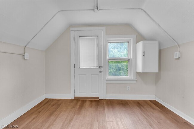 Foto del edificio - 1231 W 5th St