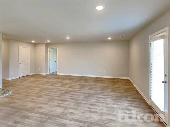 Building Photo - 930 Equine Dr