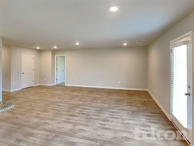 Foto del edificio - 930 Equine Dr