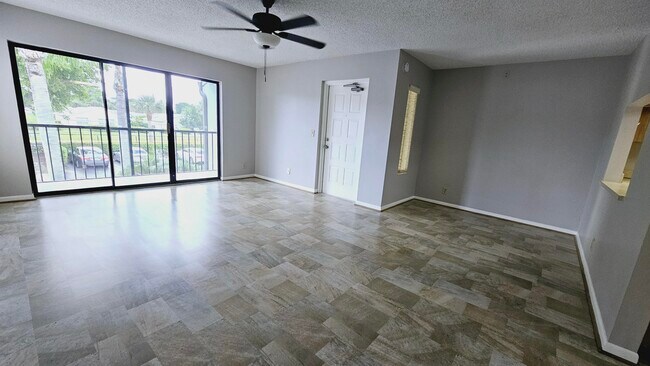 Foto del edificio - 1002 Green Pine Blvd