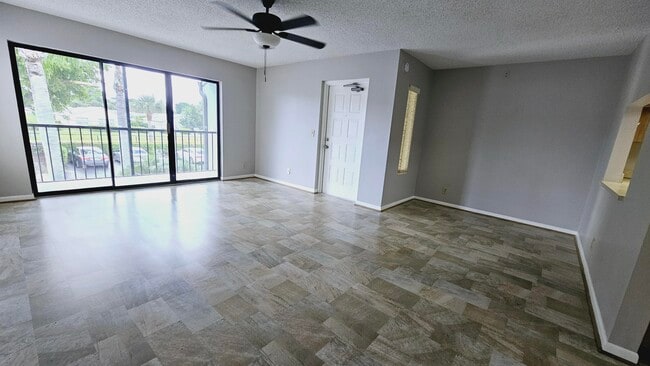 Building Photo - 1002 Green Pine Blvd