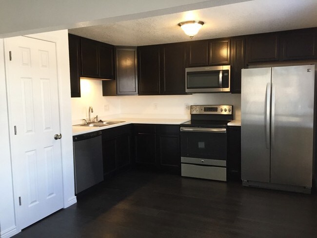 Building Photo - Beautiful 2 Bedroom Apartment