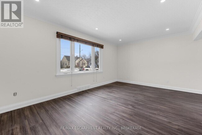 Building Photo - 18 Princess St