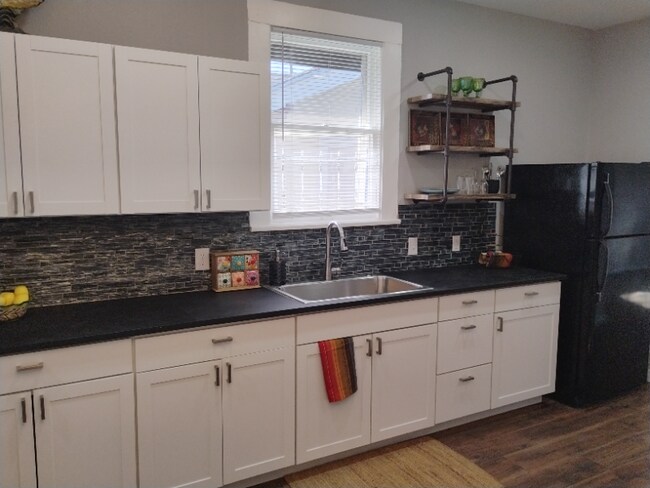 Foto del edificio - 1120 Rigsby Ave