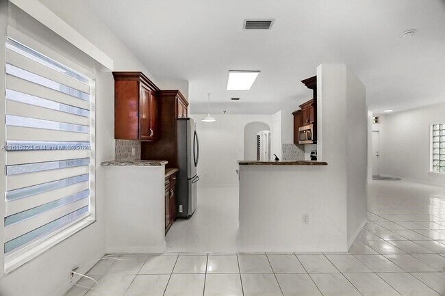 Foto del edificio - 1236 NW 192nd Terrace