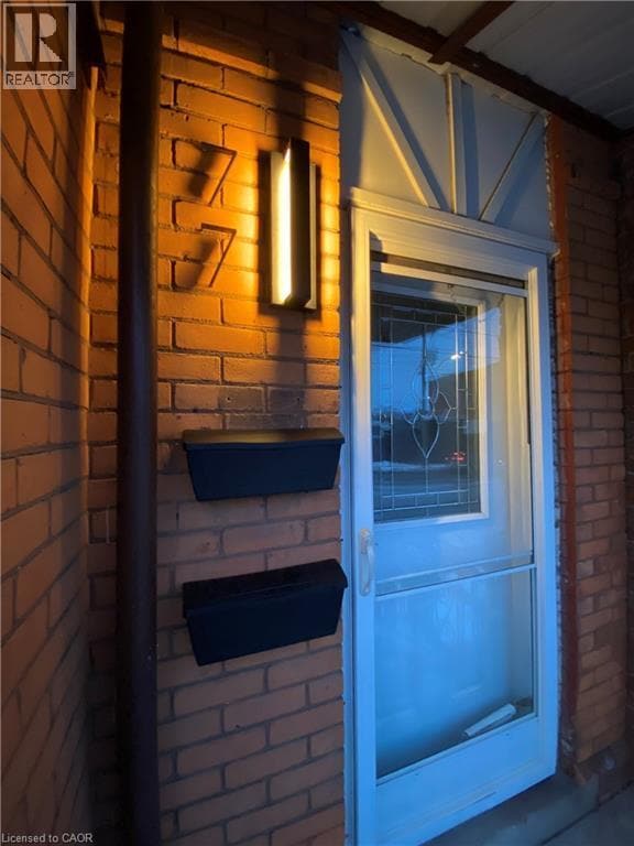 Building Photo - 77 Barton St E