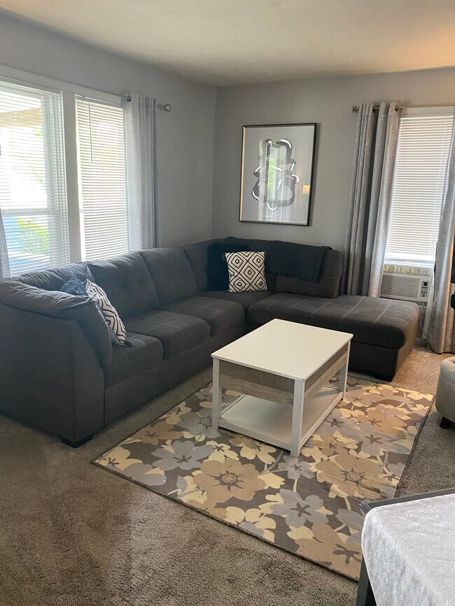 Living room - 160 Pearl St