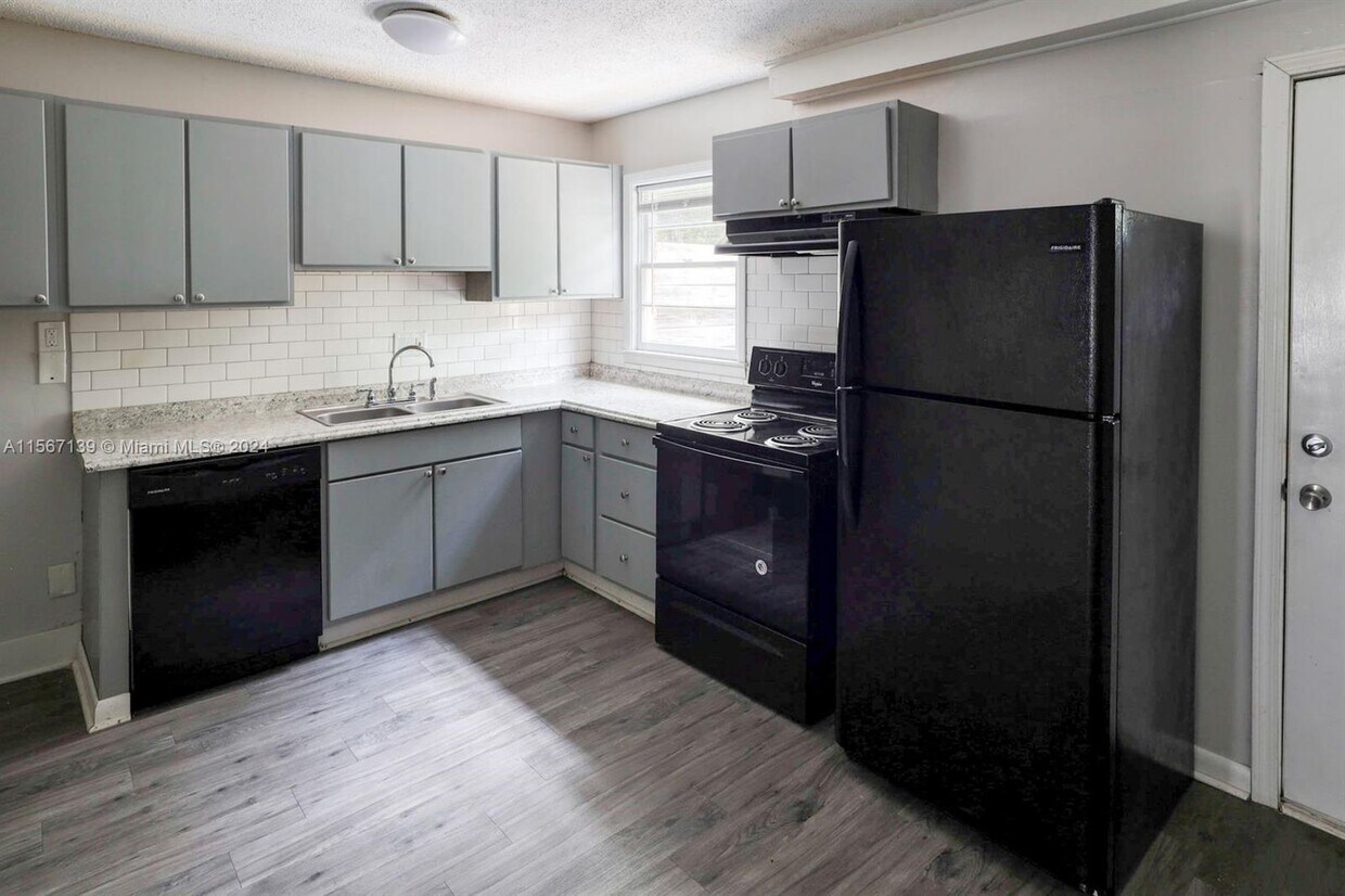 131 Wall St Unit 119, , FL 31088 Room for Rent in , FL