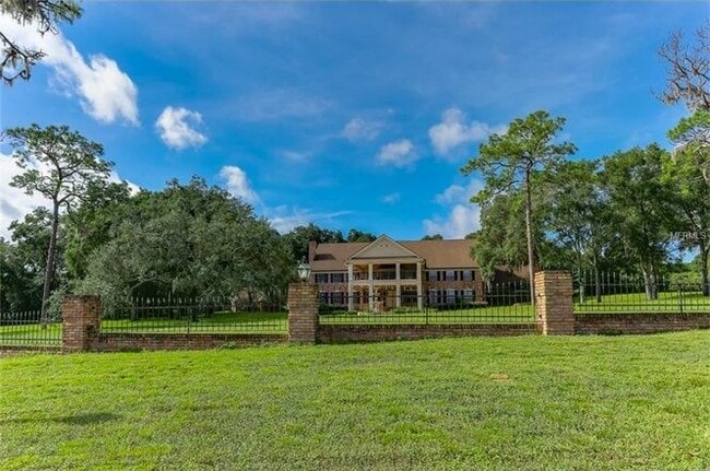 Building Photo - 8 Bedroom 9 Bath Mansion Available Now