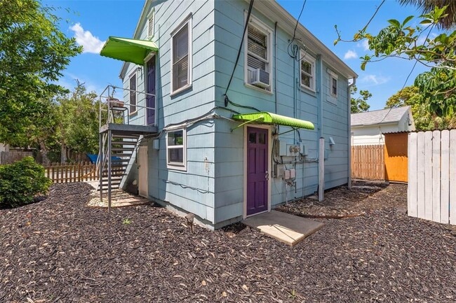 Building Photo - 2501 Oakdale St S