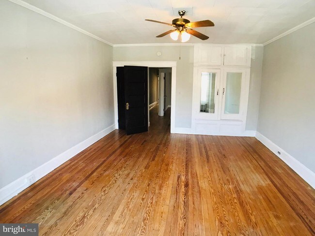Foto del edificio - 313 E 33rd St