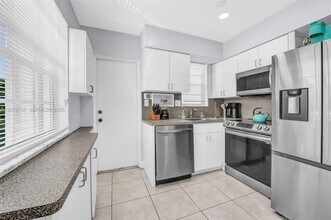 Building Photo - 2160 NE 56th St