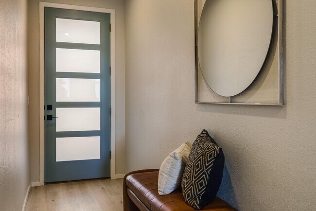 Foto del edificio - Brand NEW Three Bedroom Townhome Available...