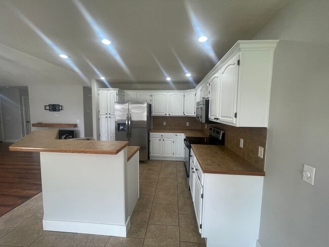 Building Photo - 3 Bedroom Home in Nixa Schools!