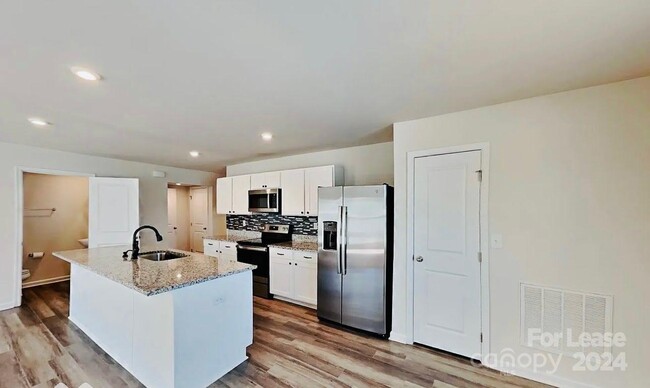 Building Photo - 2116 Fathom Wy