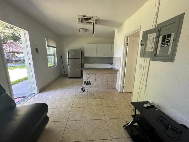 Foto del edificio - 713 NE 3rd St