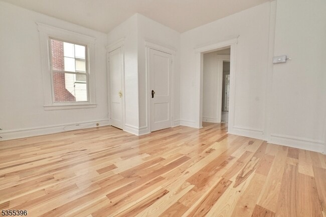 Foto del edificio - 35 New Lawn Ave
