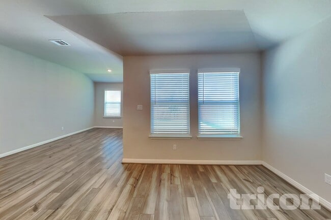 Building Photo - 13661 Paxton Blvd