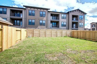 Building Photo - 5578 Plantation Forest Dr