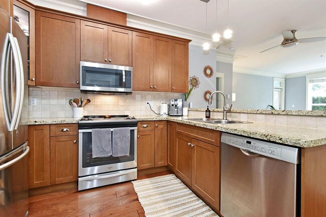 Building Photo - 32729-32729 Garibaldi Dr