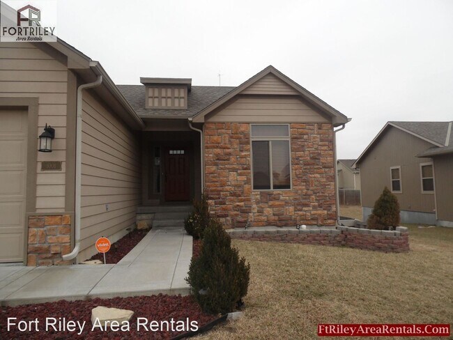 Building Photo - 4 br, 3 bath House - 1001 Dagen Lane