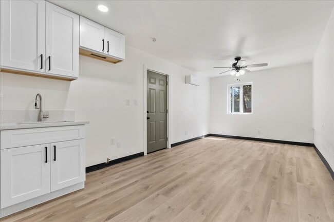 Foto del edificio - 22266 Crest Ln