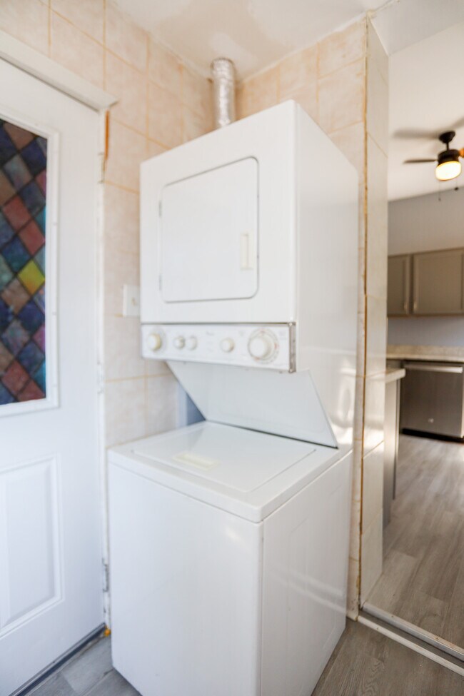Foto del edificio - 3525 W Dickens Ave