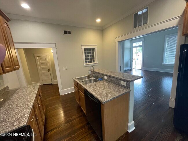 Foto del edificio - 430 E 7th St