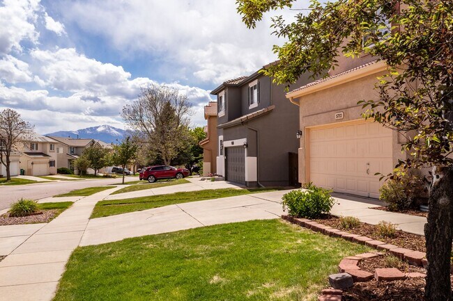 Building Photo - Bright & Beautiful Fairfax Home with Finished Basement!!