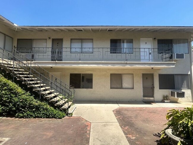 Building Photo - 325 N Glendora Ave
