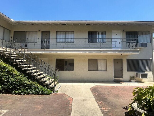 Foto del edificio - 325 N Glendora Ave
