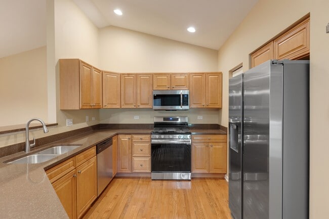 Building Photo - 3127 Saganashkee Ln