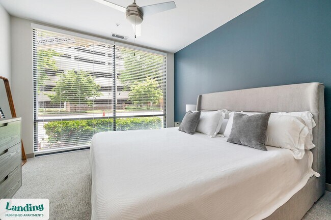 Foto del edificio - 151 E Blount Ave