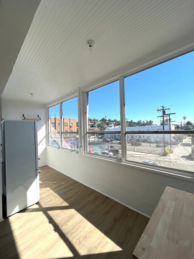 Building Photo - 1610 W Sunset Blvd