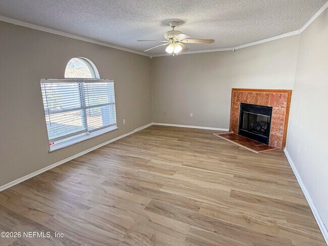 Foto del edificio - 7321 Fox Grove Rd