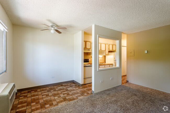 1BR, 1BA - 455 SF - The Village & Greens at Southglenn