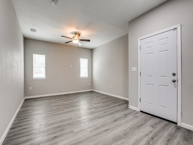 Foto del edificio - 2910 S Laredo St