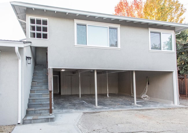 Building Photo - 452 Waverley St