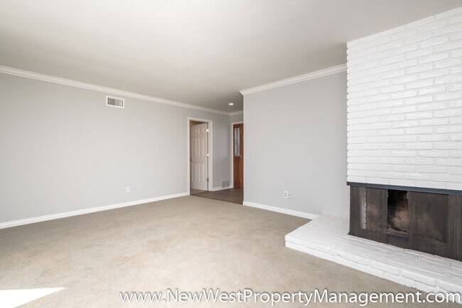 Foto del edificio - Beautiful La Mesa 4-Bedroom, Available Now...