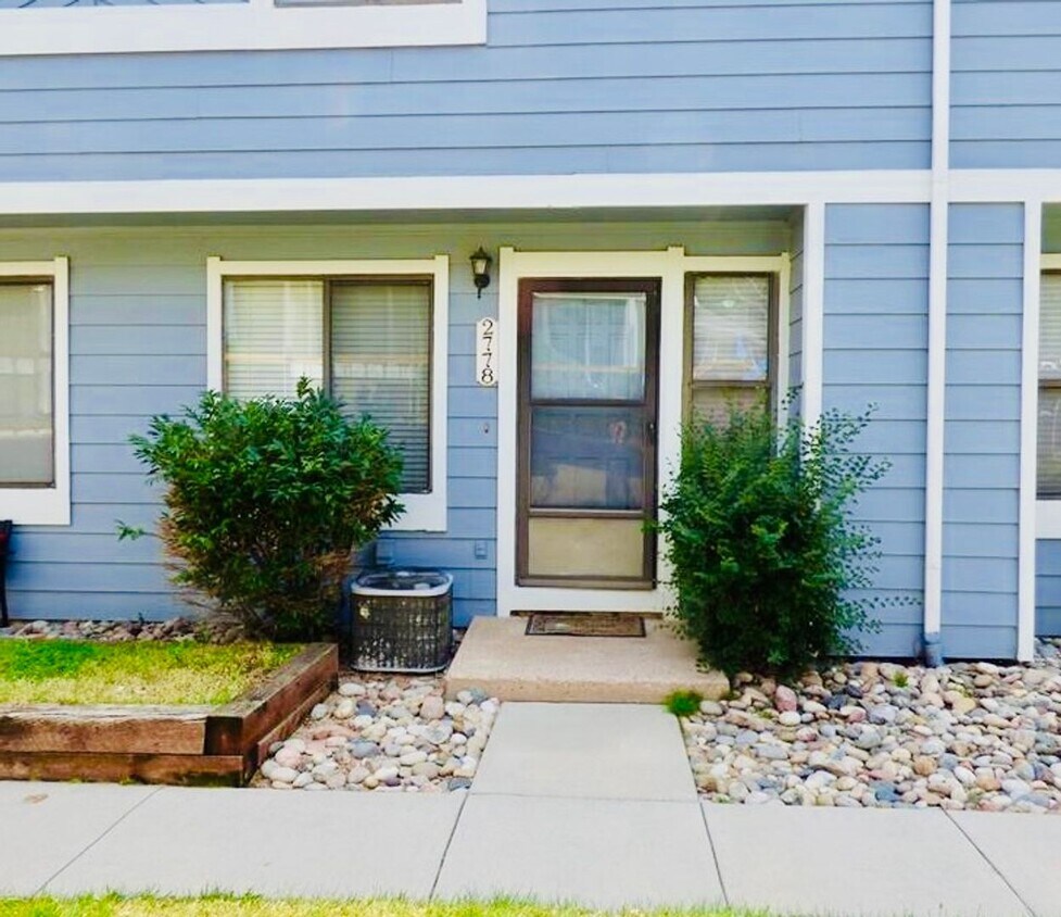 2 Bed 1.5 bath townhome - 2 Bed 1.5 bath townhome