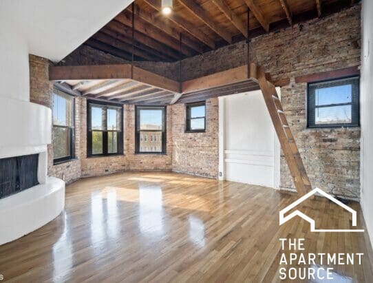 Building Photo - 553 W Wellington Ave