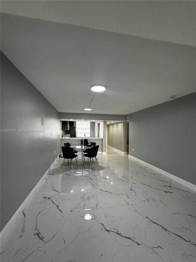 Foto del edificio - 1719 Whitehall Dr