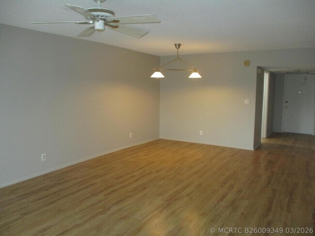 Building Photo - 3151 S Palm Aire Dr
