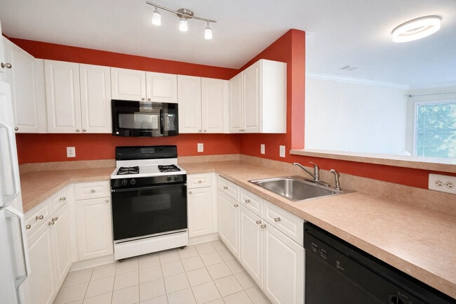 Building Photo - 5575 Seminary Rd