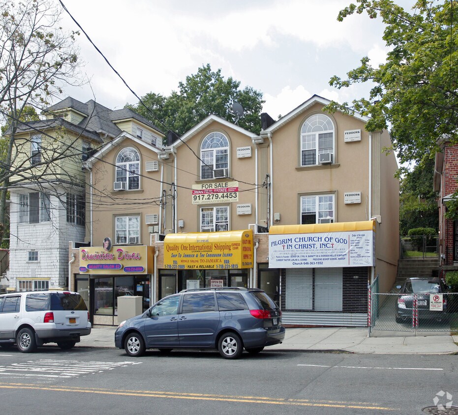 Primary Photo - 3911-3915 Dyre Ave